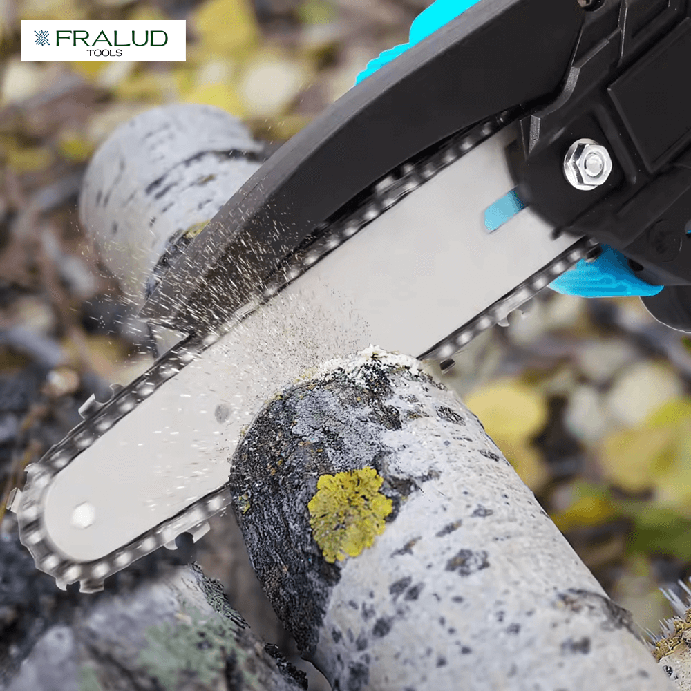CutForce™ Mini Motosega Elettrica 6" Con Vaschetta olio + 2 Batterie + Valigetta