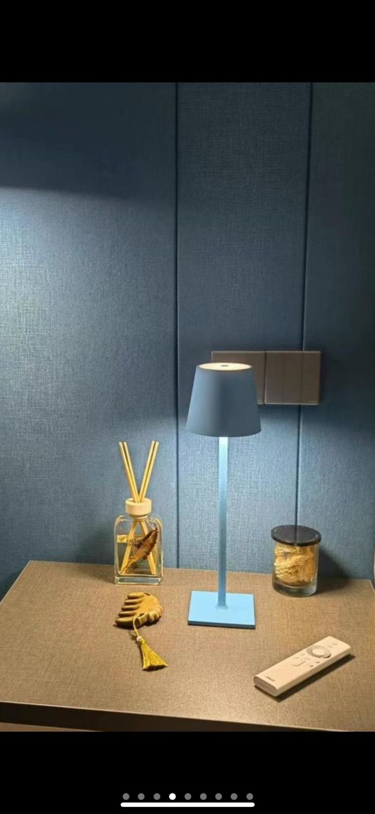 Lampada da tavolo elegante in alluminio