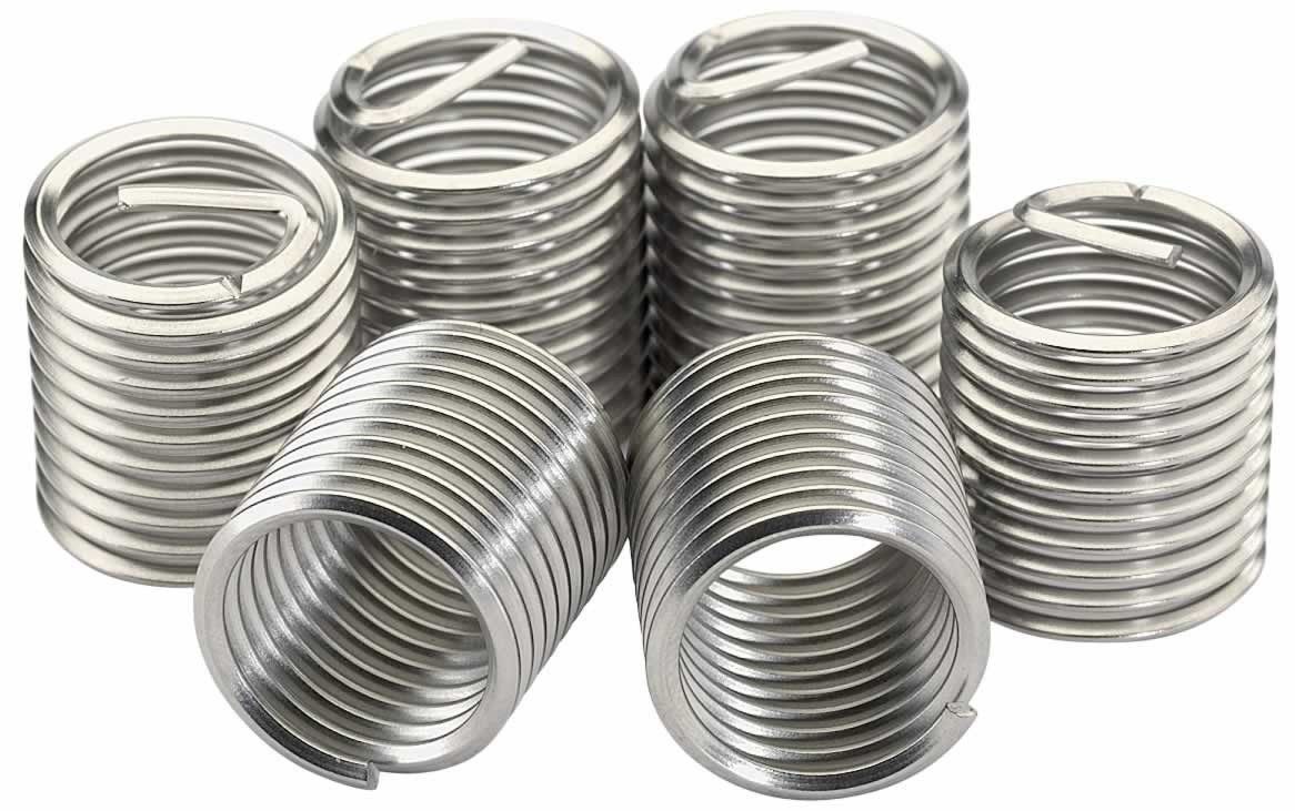 Set composto da 15 filetti di ricambio m10 in acciaio inox. altezza 9 mm.